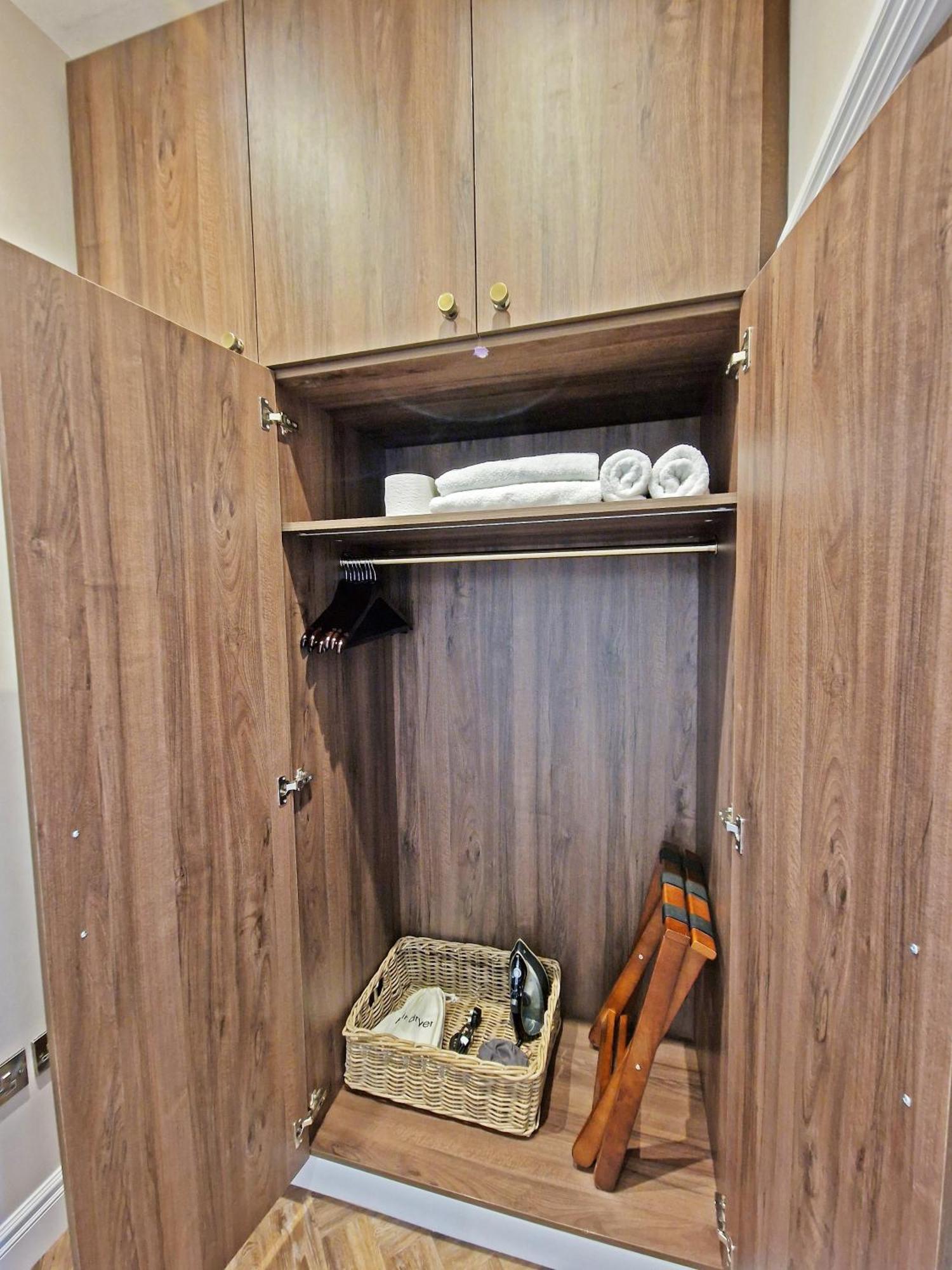 Elevated Space Apartments, On Stour Appartement